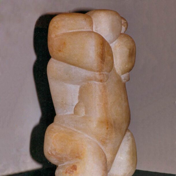 ABRAZO - 1986 - MÁRMOL - 0,22 m x 0,18 m x 0,46 m