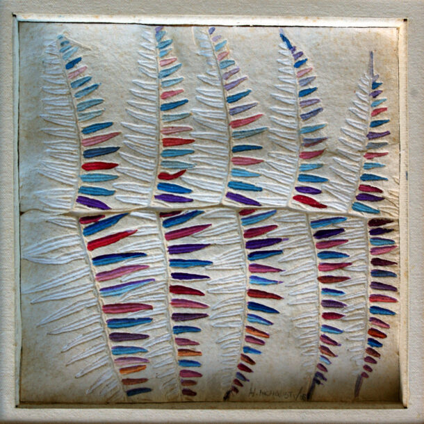 ALEGRO DANZANTE - 2005 - PAPEL FEITO À MÃO SOBRE MOLDE E PINTURA ACRÍLICA0,18 m x 0,18 m