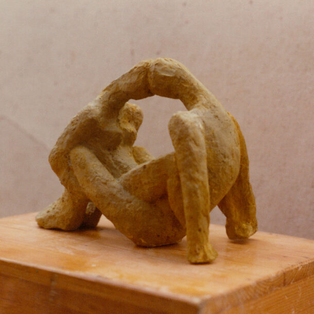 EL BESO 1 - 1983 - CEMENTO - 0,25 m x 0,18 m x 0,12 m