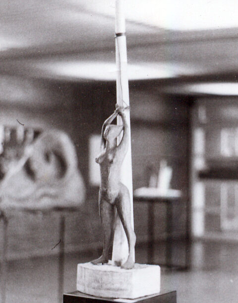 ESCLAVA - 1985 - MÁRMOL, ACRÍLICO Y BRONCE - 0,20 m x 0,15 m x 0,70 m