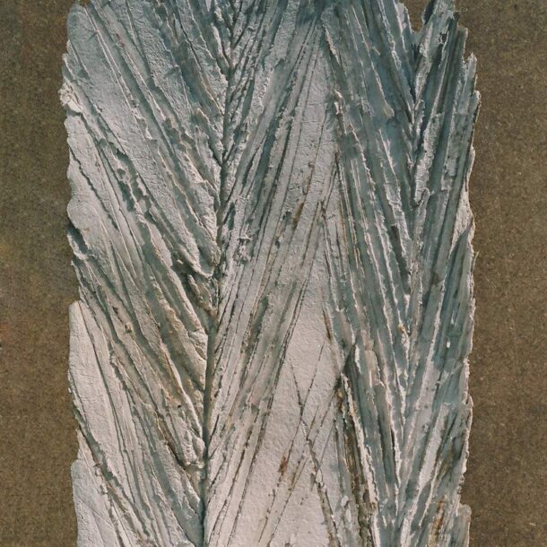 FRAGMENTO 1 - 1990 - PAPEL HECHO A MANO SOBRE MOLDE - PAPEL FEITO À MÃO SOBRE MOLDE - 0,63 m x 1,04 m