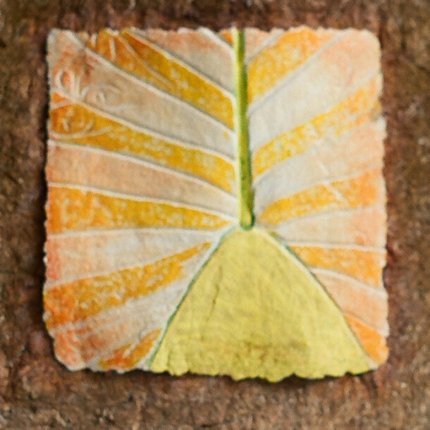 FRAGMENTO 2 - 1990 - PAPEL FEITO À MÃO SOBRE MOLDE - 0,25 m x 0,25 m