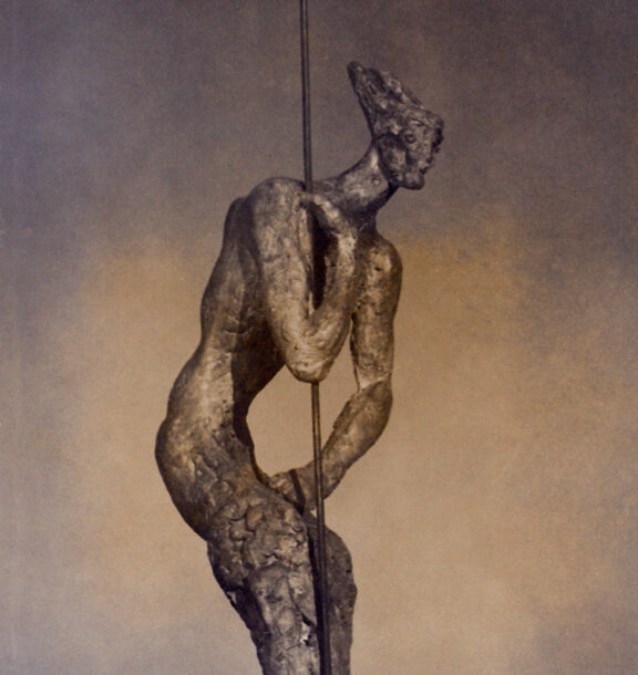 GUERRERO Y OTRA FORMA - 1978 - ACRÍLICO - 0,28 m x 0,30 m x 0,98 m