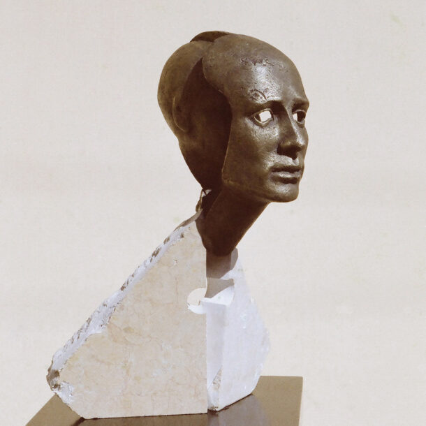 HOMBRE NIÑO - 1985 - MÁRMOL Y BRONCE FUNDIDO - 0,50 m x 0,60m x 0,75 m