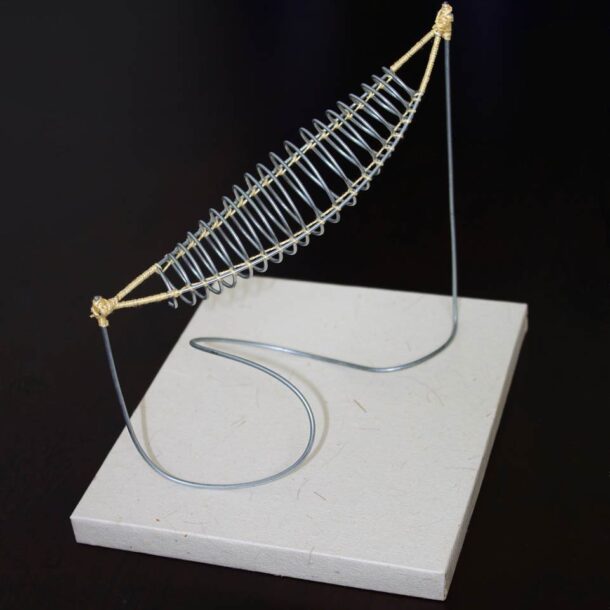 HUSITO 2 - 2009 - ARAME, FIO DE ALGODÃO E PAPEL FEITO À MÃO - 0,16m x 0,19m x 0,19m