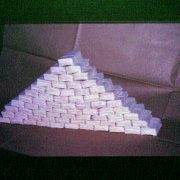 NSTALACIÓN PIRÁMIDE - 1995 - BLOCOS DE PAPEL FEITO À MÃO - 0,60 m x 0,40 m x 0,08 m