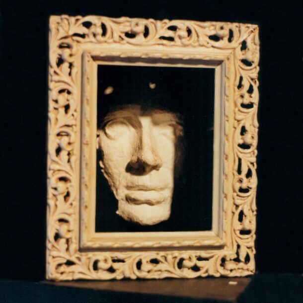 MÁSCARA - ENIGMA 2 -  1987 - MOLDURA TALHADO E PAPEL FEITO À MÃO SOBRE FORMA0,30 m x 0,20 m