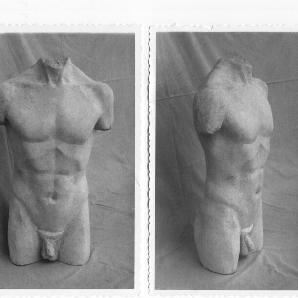 TORSO I - 1976 - CEMENTO BLANCO - 0,46 m x 0,22 m x 0,78 m