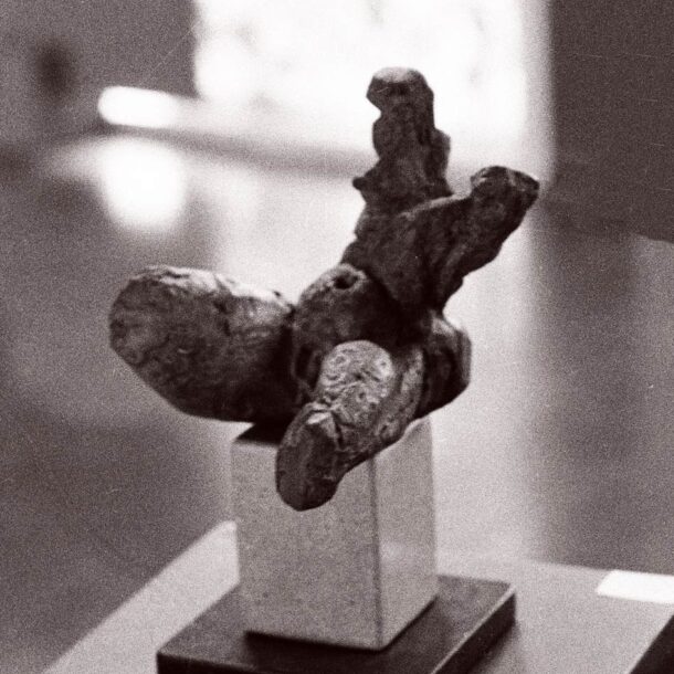 TORSO MUJER - 1984 - MÁRMOL Y CEMENTO - 0,25 m x 0,25 m x 0,34 m