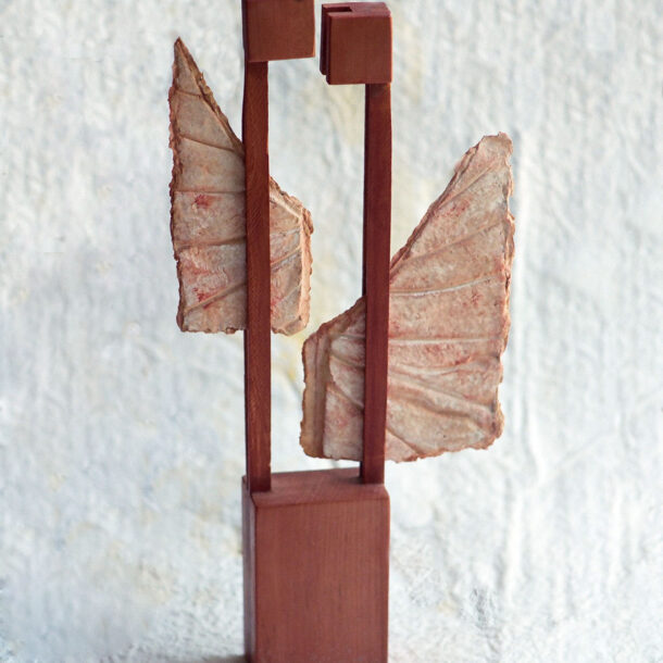 TOTEM 5 -  1990 - MADERA Y PAPEL HECHO A MANO0,19 m x 0,41 m x 0,04 m